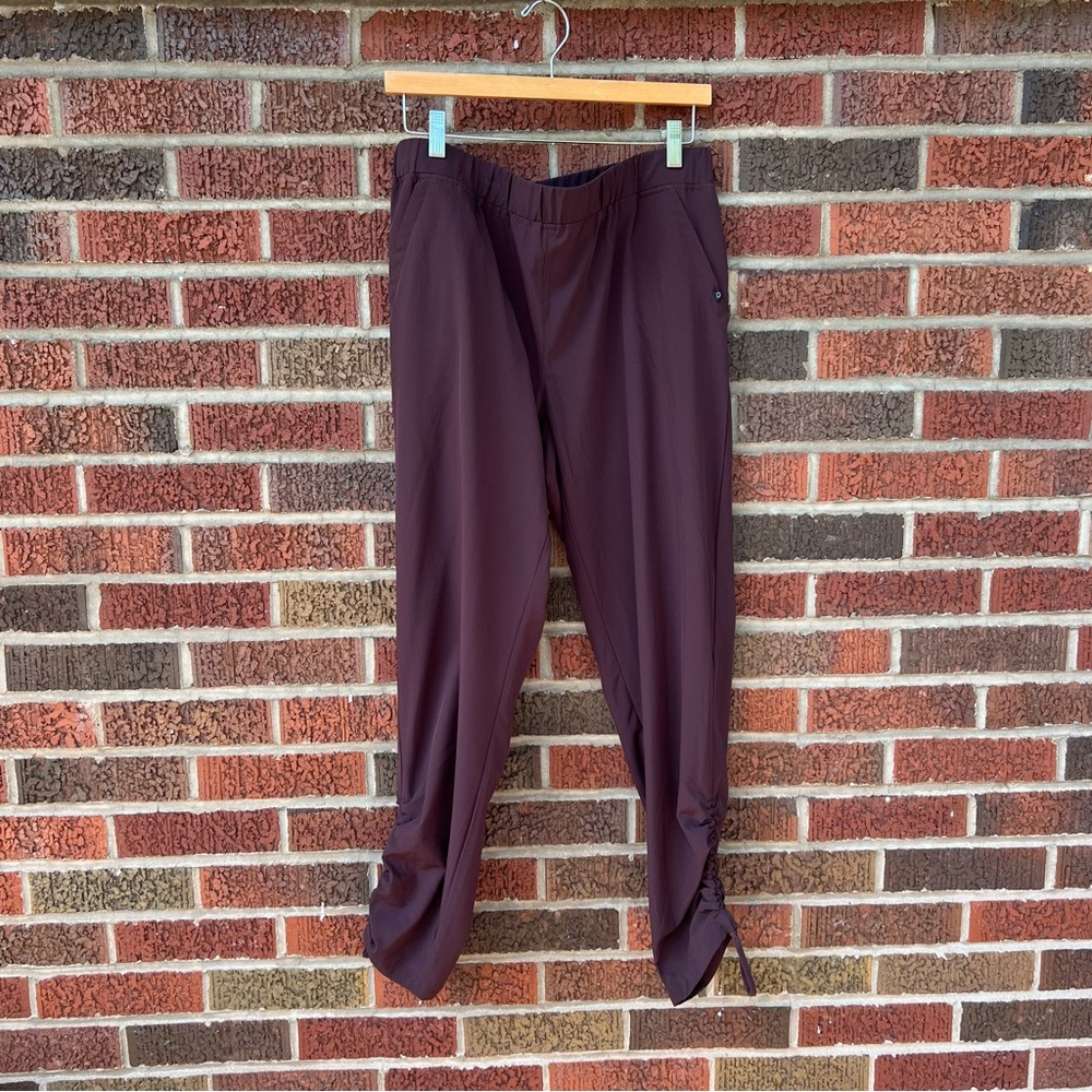 Hyba Burgundy Plum Athletic Cropped Joggers Scrunch Pants